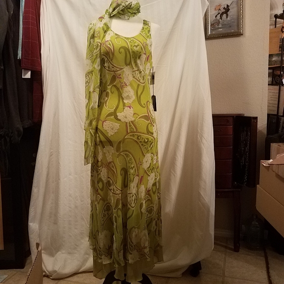 Season Designer Dress - Picture 9 of 10